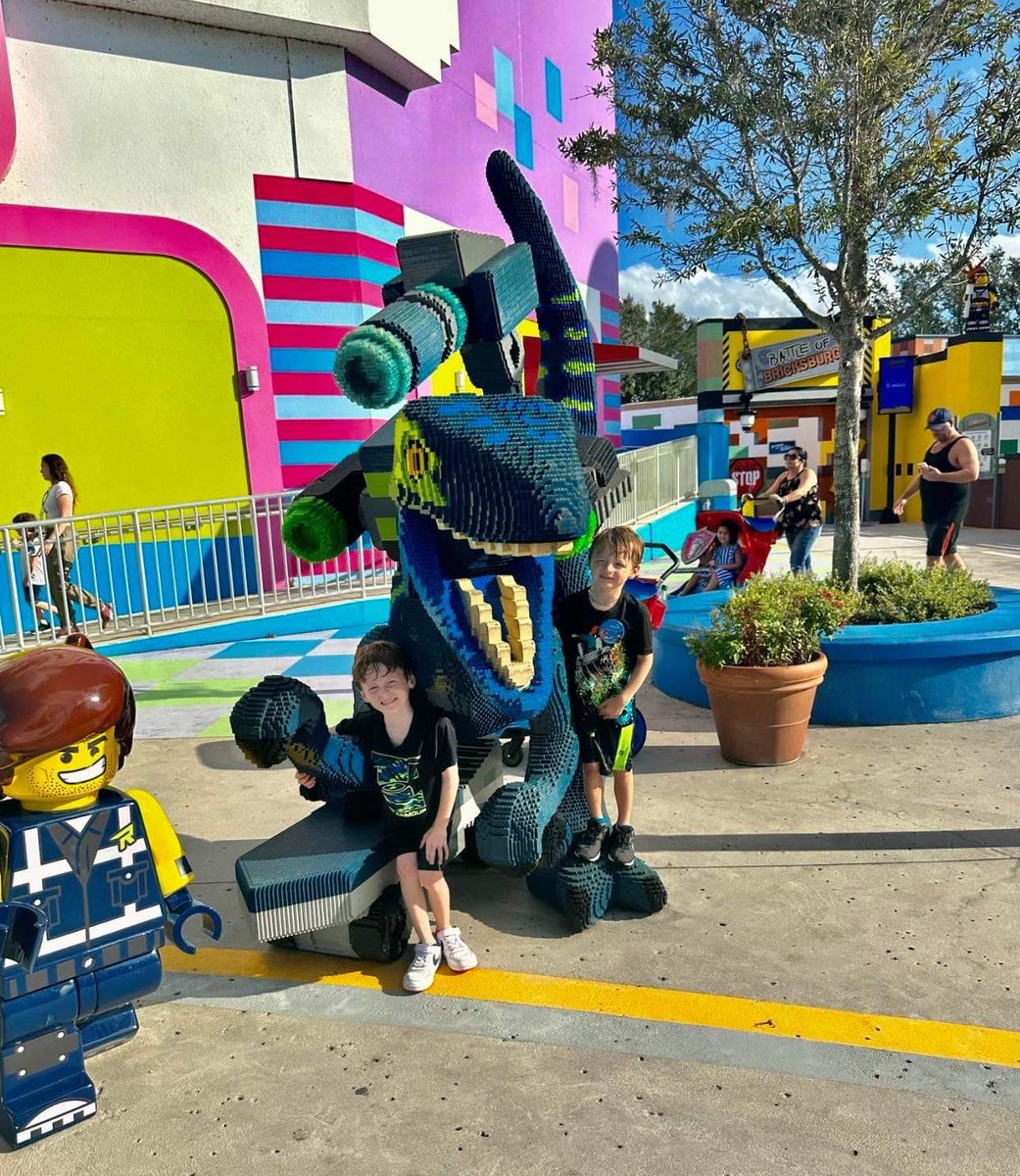 bricks4allages's tweet photo. Two friends of #Bricks4AllAges enjoying LegoLand! #lego #educationaltoys https://t.co/NGgENRM3FR