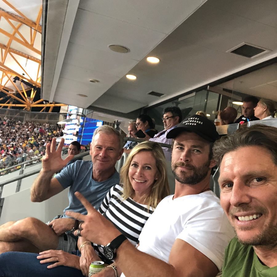 Chris Hemsworth tweet media