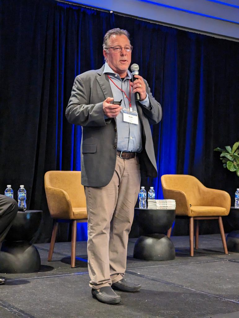 Jennifer M. Kent tweet media