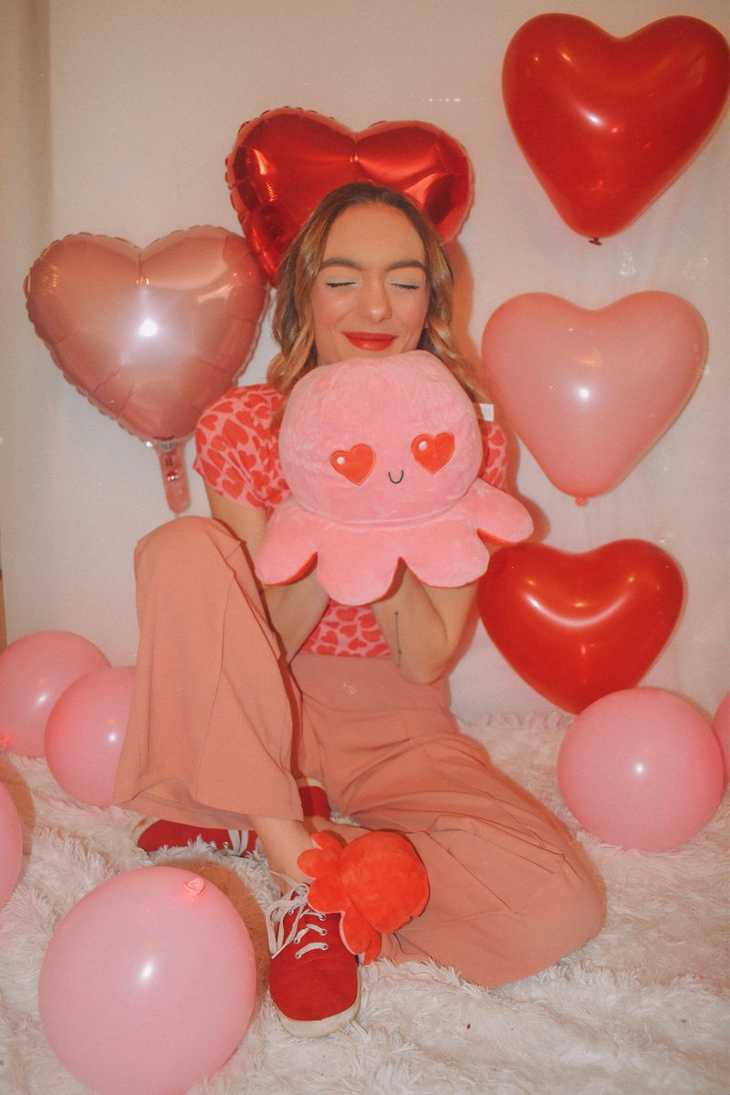 TeeTurtleHQ's tweet photo. How are you celebrating Valentine's Day? β€οΈππ @simplysierraxx β€οΈππ
____________________
#TeeTurtle #ValentinesDay #Vday #Plushies #ReversiblePlushies #ReversibleOctopus #Toys #Plush https://t.co/MMGJ3DdqPk