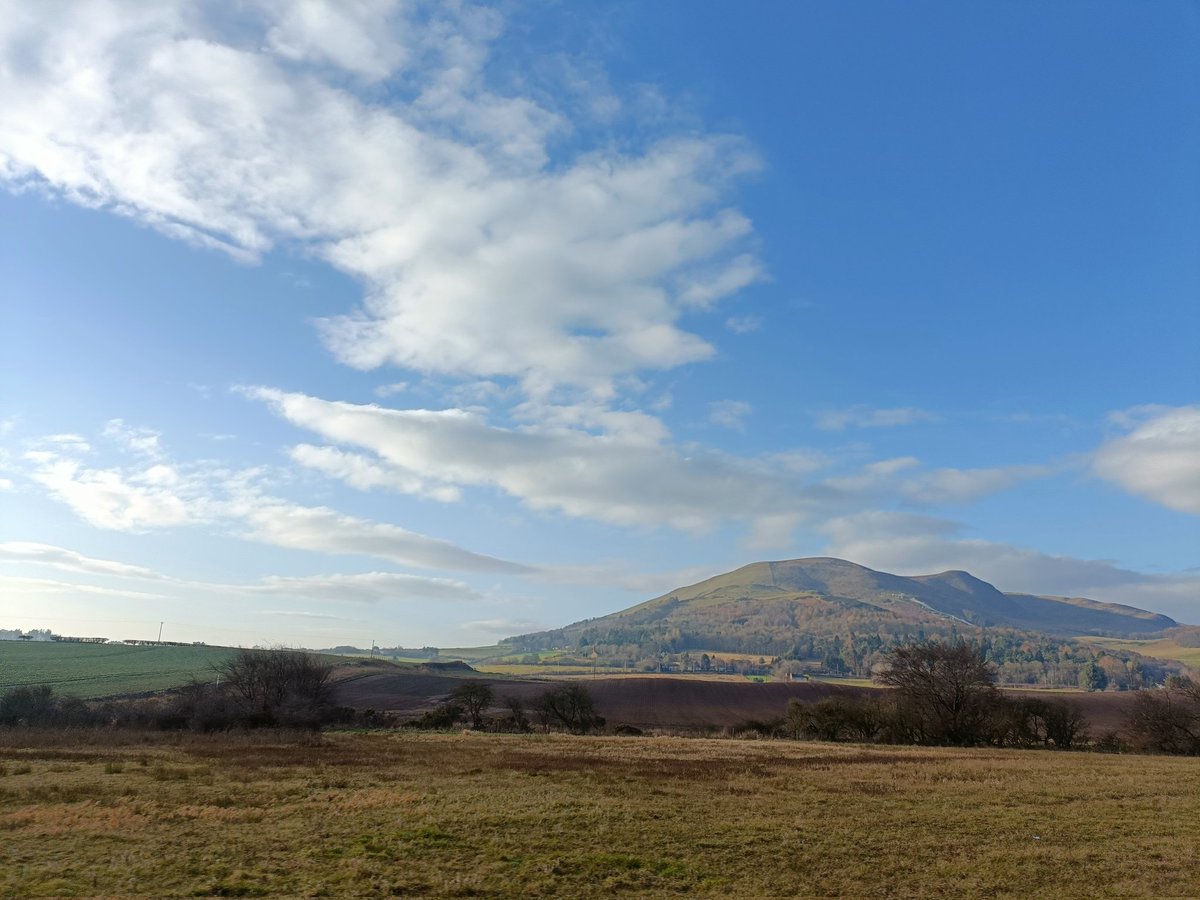 The most beautiful sight of today #EDINBURGH #edinphoto #pentlandhills #scotlandfromtheroadside #landscapephotography