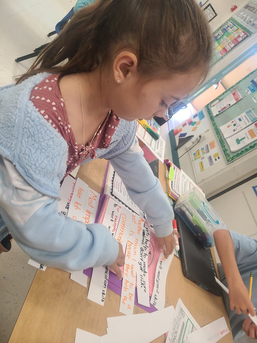 jenepurr's tweet photo. Students use strips of paper to chunk their writing sentence by sentence. They are able to rip, rearrange, and swap out words as they draft this way.
When we are happy with our work, we publish on pretty paper.
#ibhawksfly #writing #ScholasticTeacherFellow https://t.co/Nzb66GxX9c