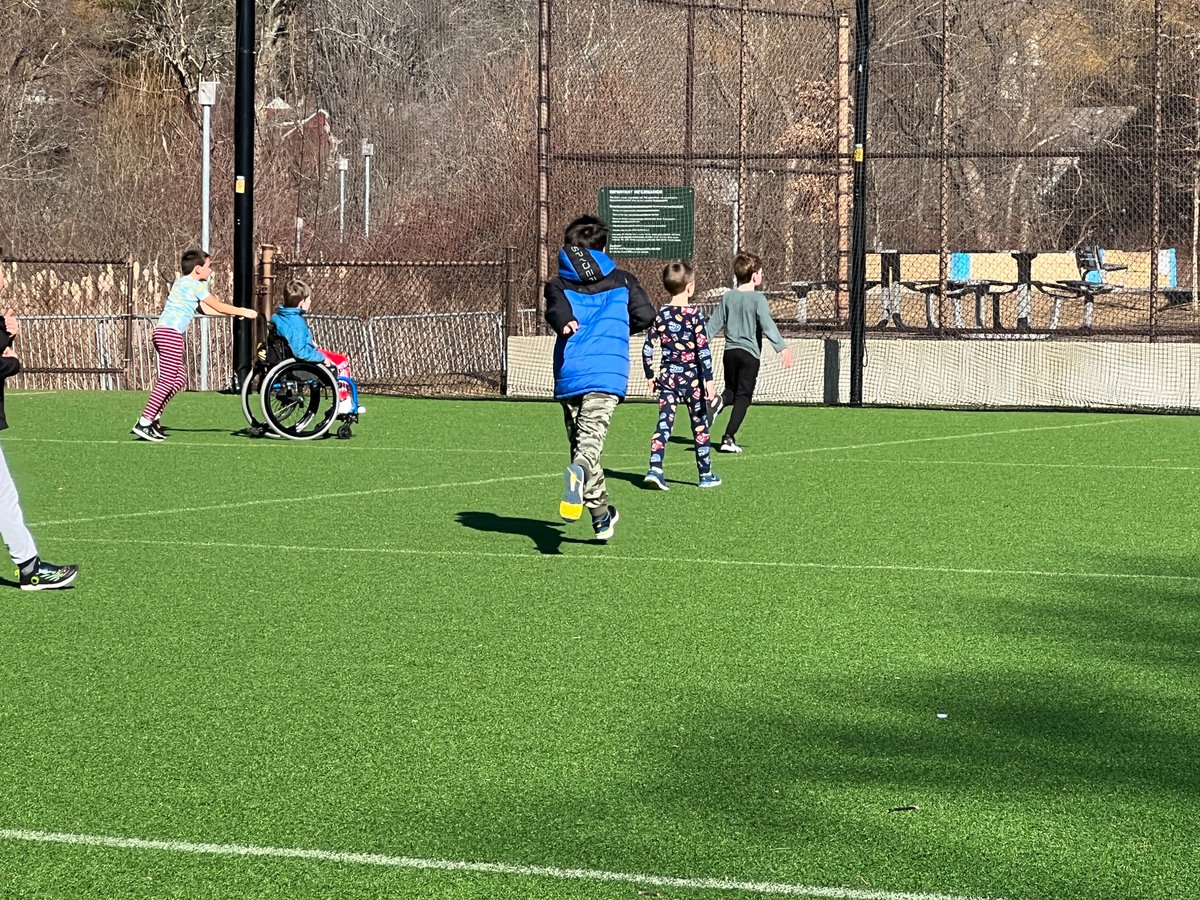 k_12schools219's tweet photo. We are beyond proud of 3De. Everyone gets on the field to play. This Valentine's Day was truly filled with ❤️. #thisisus #thisiskindness #inclusive #spread❤️ #smallhandsbighearts #friendship #noboundaries #GoWildcats https://t.co/GEGLYjZeAc