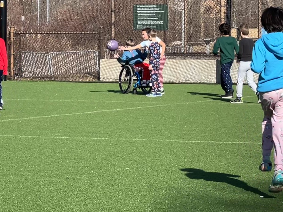 k_12schools219's tweet photo. We are beyond proud of 3De. Everyone gets on the field to play. This Valentine's Day was truly filled with ❤️. #thisisus #thisiskindness #inclusive #spread❤️ #smallhandsbighearts #friendship #noboundaries #GoWildcats https://t.co/GEGLYjZeAc