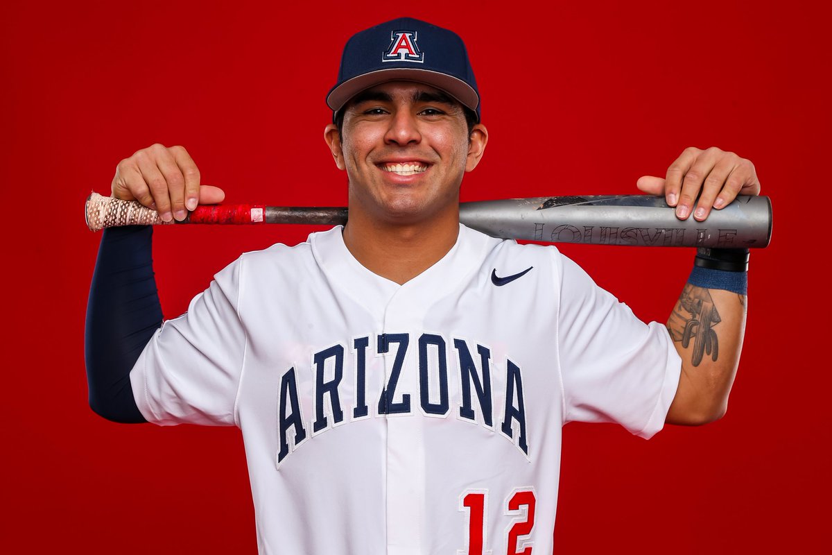 DavidKelly1290's tweet photo. MIDDLE MAN: #ChipHale says he expects #CDODorados star &amp; JC World Series MVP #KikoRomero to bat cleanup on Opening Night vs. #TennessseeVols.

#BearDownArizona 

Photo: @UArizonaPix https://t.co/qfZXRiiw9E