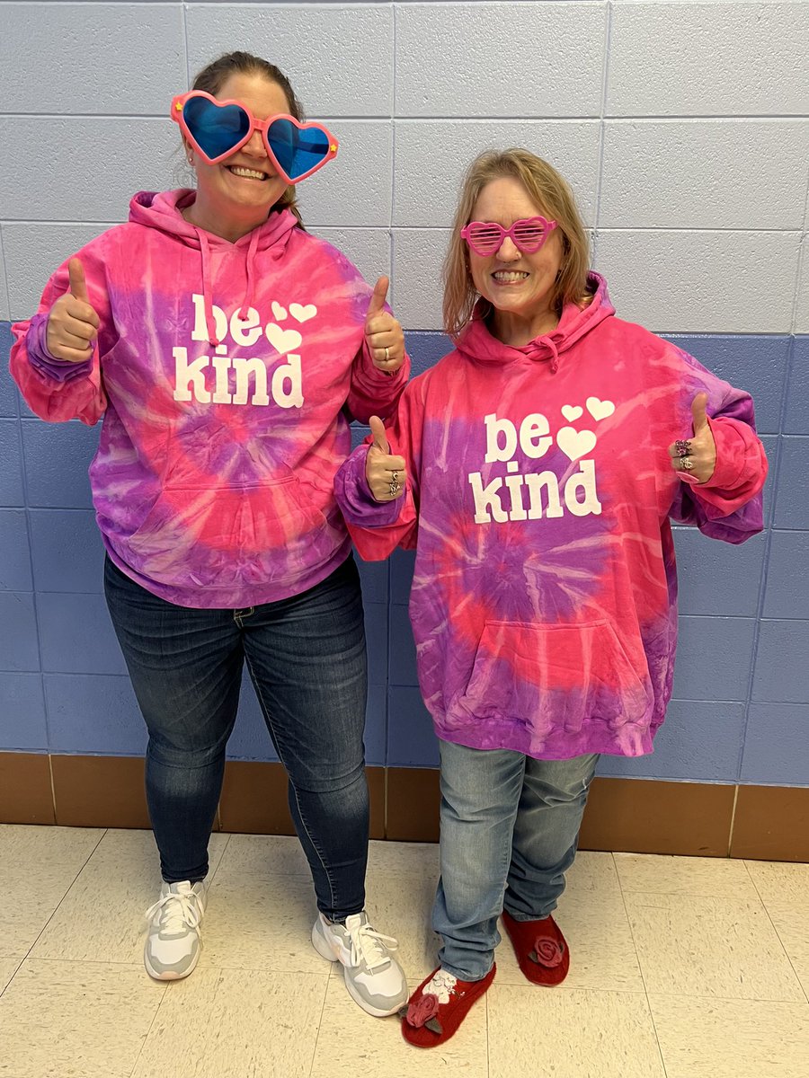 lorimeow's tweet photo. Happy Kindness Day! https://t.co/L0837OV9Z6