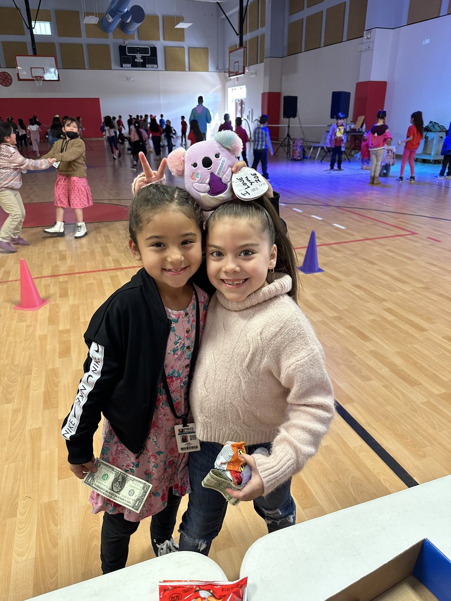 Tammy_Luv1's tweet photo. Spread the Love dance for Kindness Week. Our Students dressed to the T. #WobbleWithIt @CISElPaso @RSEcowboys https://t.co/e9G3RXlpSc