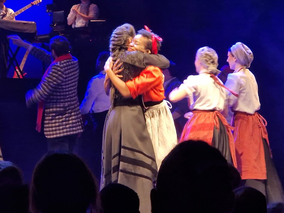 ATDazzles's tweet photo. Sylvia at the @oldvictheatre tonight was ELECTRIC.
One of the best atmospheres I've ever experienced at a press night.
@Beverleyknight @SharonRoseLive and the entire cast are sensational!
Look out for my full review tomorrow. https://t.co/tSp4owJ3Pl