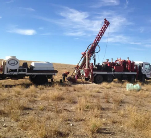 TheMarketBullAU's tweet image. $OAR Resources identify ultra fine flake graphite from ongoing testwork at fully owned Oakdale — highlighting the in demand battery commodity as it prepares to build on an existing JORC resource 🔋

@OarResources 

#ASX #Mining #Graphite