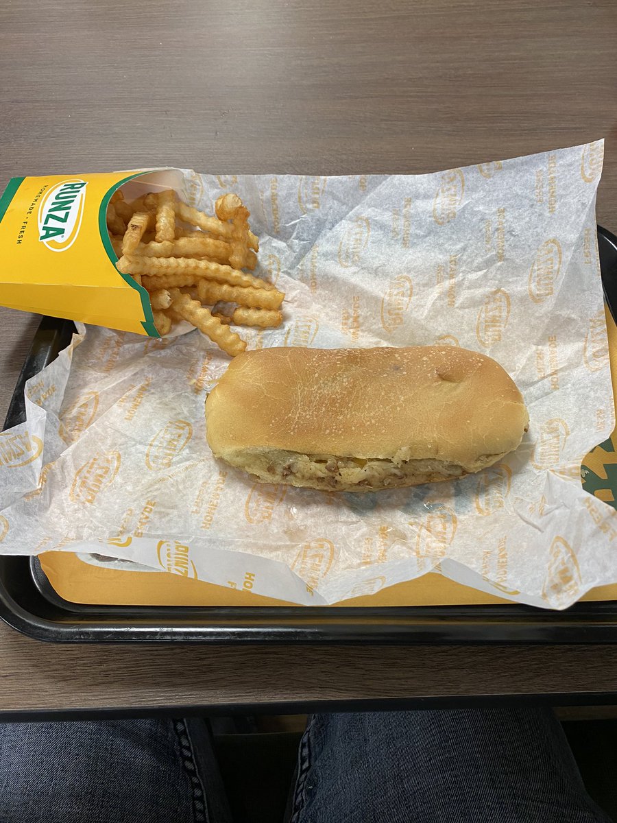 mkaup04's tweet photo. Back to 120th and Giles @Runza for week 7 of 9. Thought with it being Valentines Day I might not be able to get a table, but turns out I’m the only one here. #TemperatureTuesday https://t.co/o3b0VWLg4b