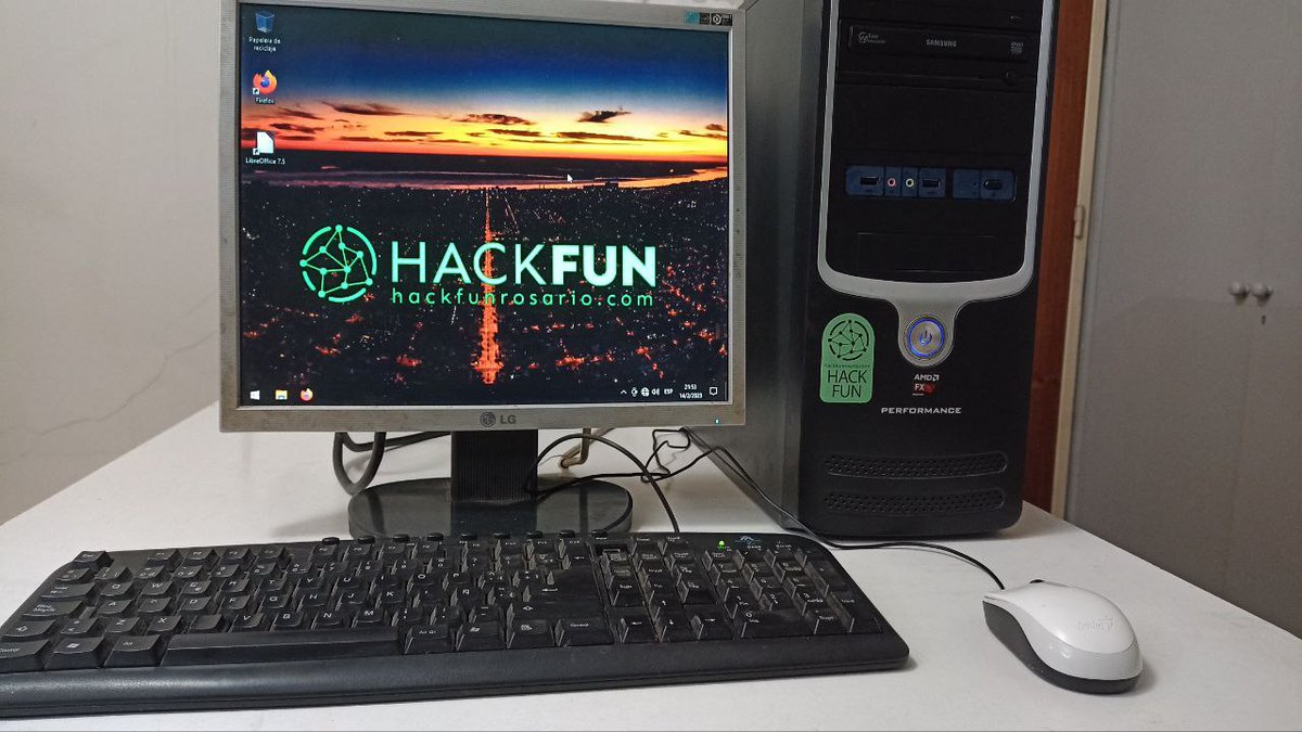 hackfunrosario's tweet photo. Seguimos ayudando a instituciones de la ciudad!
Esta vez a una escuela en situación de extrema vulnerabilidad social y económica que necesita una compu y una impresora para la dirección.
#hackfun #rosario #donaciones #escuela #ludueña #computadora https://t.co/6JoVbmvsTJ