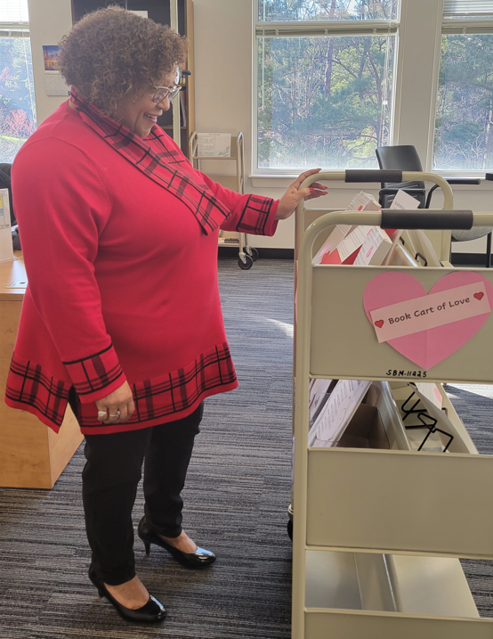 So happy to have Chief Campus Officer Dean Lonette Mims stop by the Western Campus Library to check out the "Book Cart of Love" for our Valentine's Day Event! <a href="/waketechcc/">Wake Tech</a> <a href="/waketechlib/">WakeTech Libraries</a>