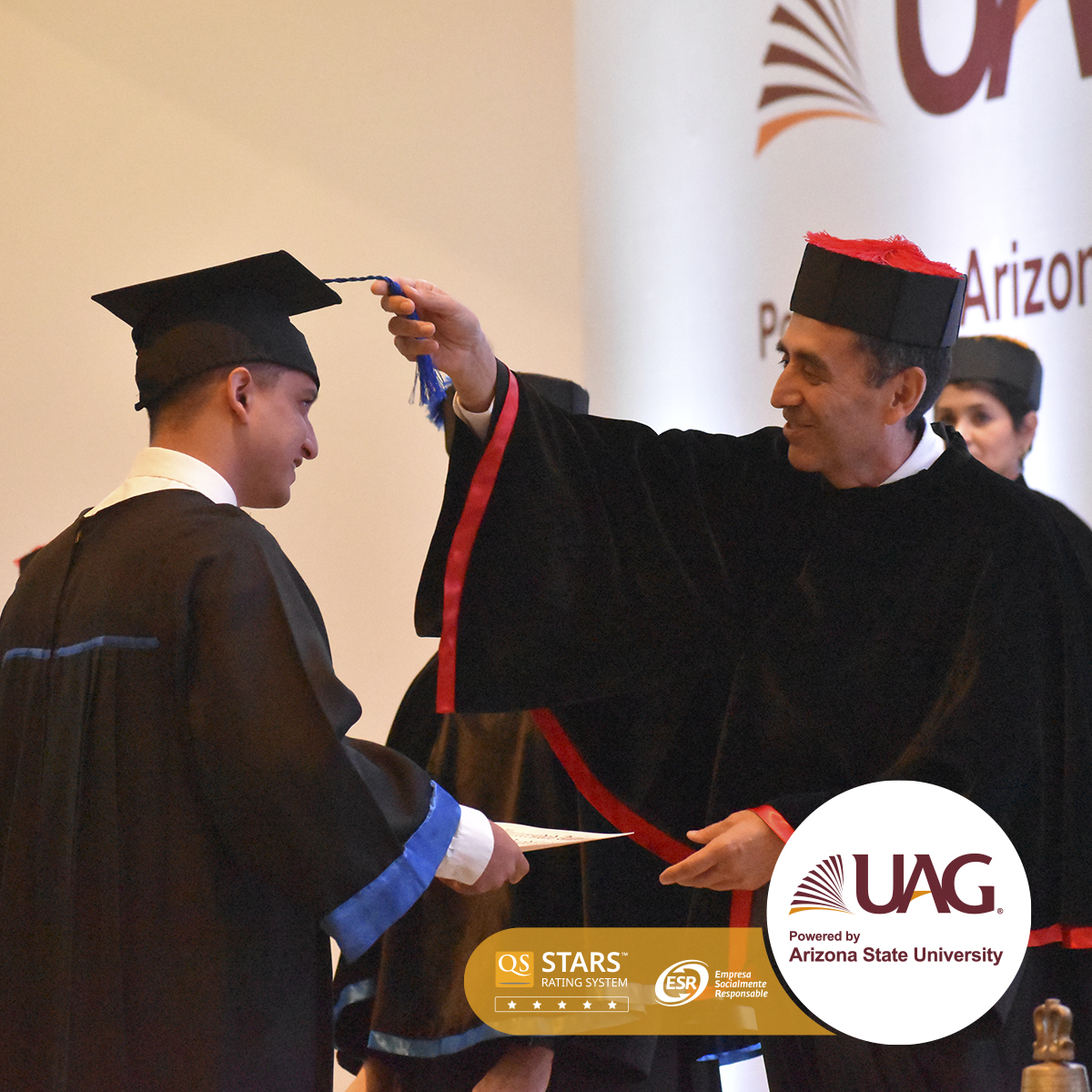 UAGTab's tweet photo. ¡La graduación es solo el comienzo de una nueva etapa en la vida! Felicidades a nuestros Egresados de Licenciatura por culminar con éxito esta importante etapa en su camino hacia el éxito. 👨🎓👩🎓
#UAGTabasco #OrgulloUAG https://t.co/m01JFky8on