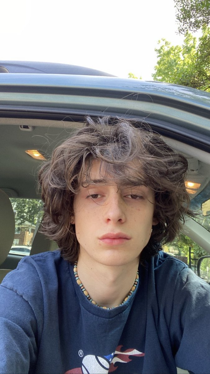 ChaleAfrodite's tweet photo. ♡ Nome: Kris @DELT4RUN3
♡ Idade: 19 anos
♡ Orientação Sexual: homossexual
♡ O que você está procurando? carinho, muito amor e alguém que assuma a paternidade do meu rato (stein)
♡ Likes: doces, piadas ruins, série adolescente e stein
♡ Dislikes: discussões, pimenta e calor https://t.co/q7yjlEXNO4