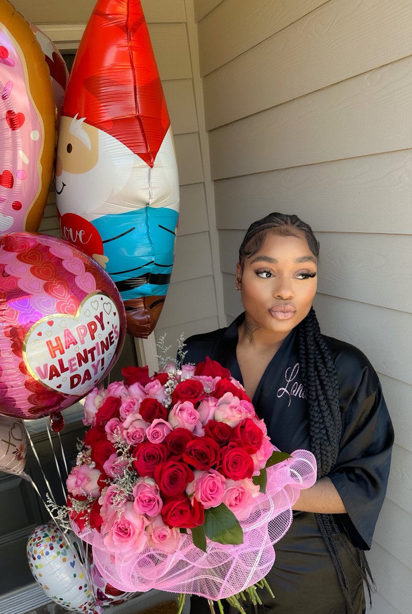 hellolondondior's tweet image. 100 Roses for me is crazy❤️😩😭🤞🏼