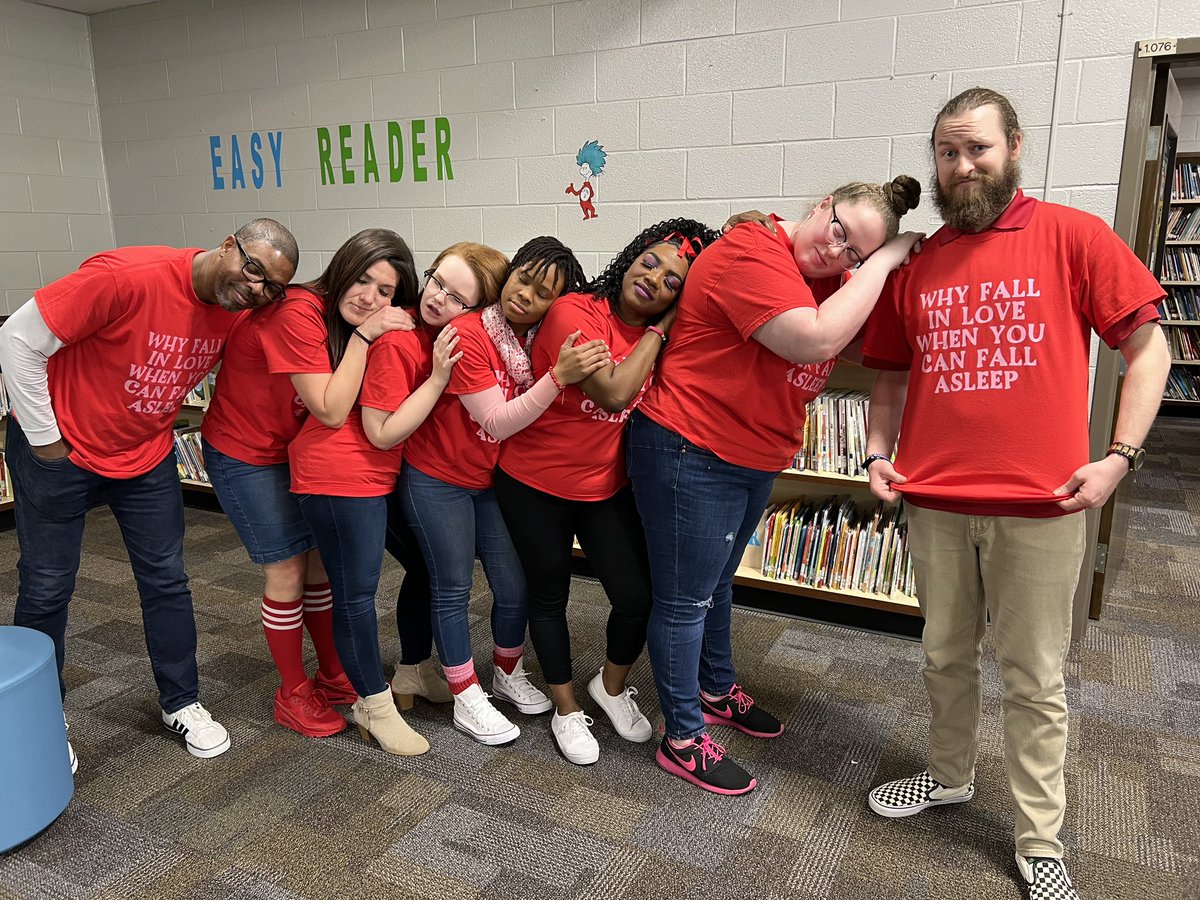 SWalter_Teach's tweet photo. Happy Valentine’s Day from your favorite team ❤️♥️♥️ #thirdgradeisthebest https://t.co/LwX0MyoI4G