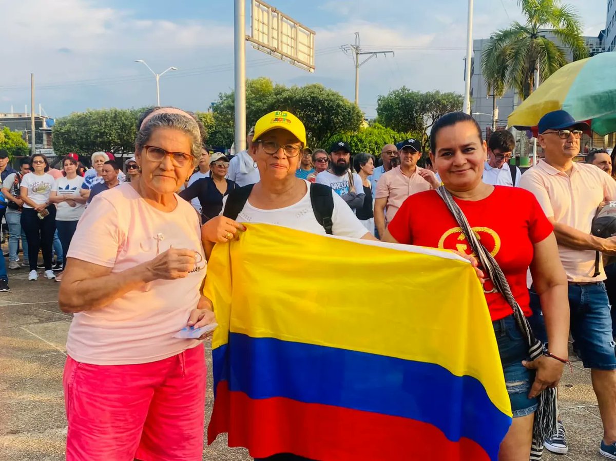 comun_paz's tweet photo. El #MagdalenaMedio 🕊️decididamente salió a manifestar su rotundo apoyo a las Reformas del Cambio. Vamos por esas reformas que dignifican la vida de todos y todas las colombianas.✊❤️ https://t.co/vRctOrNg6x