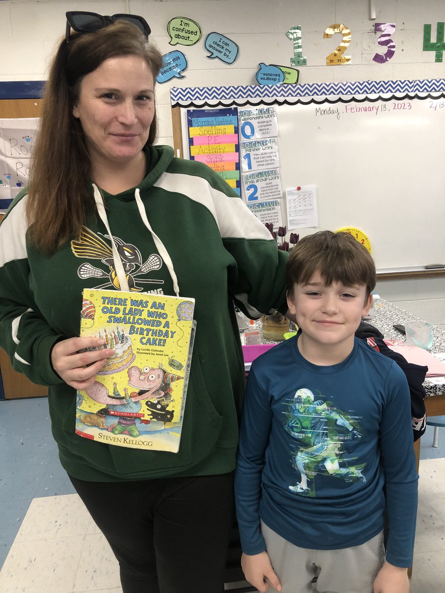 kcosta6915's tweet photo. Celebrating someone’s birthday a little early with a wonderful surprise! Thank you for being our guest reader 🎂 https://t.co/pjptIzwmRS