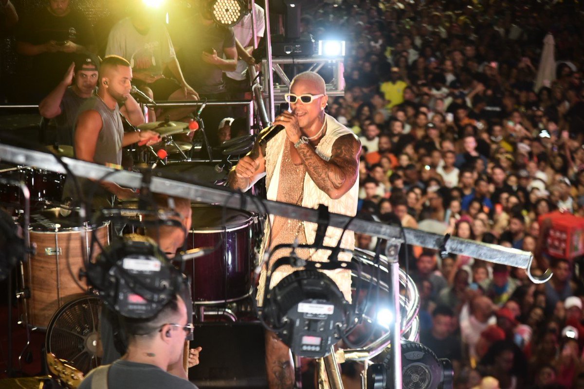ibahia's tweet image. É terça-feira de FEVEREIRO e o baiano tá como? 🧐😮💨 
Deslizando e lotando o circuito no Pipoco! 
#carnavaldesalvador #pipoco
📸 Max Haack/Ag Haack
