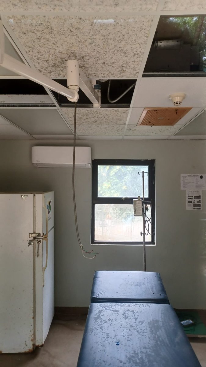 ValeriaCollazoC's tweet photo. Esta es la clínica veterinaria del zoológico de Mayagüez, donde supuestamente atienden a los 350 animales que siguen allí. No hay energía eléctrica desde el huracán Fiona, hace casi 5 meses. Esta noche en @RayosxTelemundo, presentaremos lo que descubrimos tras demandar al DRNA. https://t.co/cOYeBIDrCF