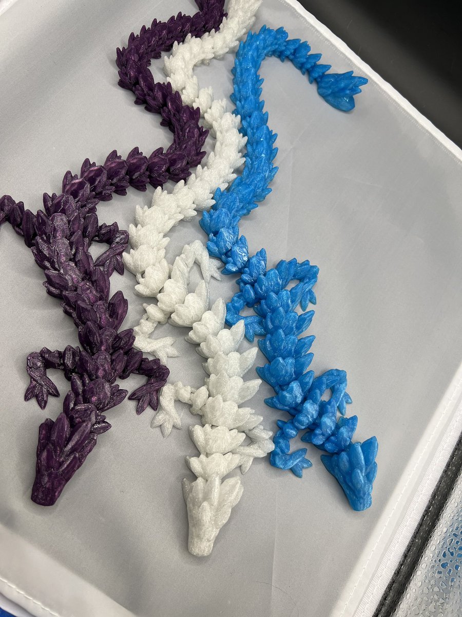 Amethyst and Aquamarine have been joined by Diamond! #GemstoneDragon <a href="/cinderwing3D/">Cinderwing3D</a> 

Printed in <a href="/ZIRO3DFILAMENT/">ZIRO3D</a> Twinkling Transparent PLA

#3DPrinted #ArticulatedDragon #3DPrintedDragon 

Available along with many print-to-order colors on Etsy: etsy.com/listing/140111…
