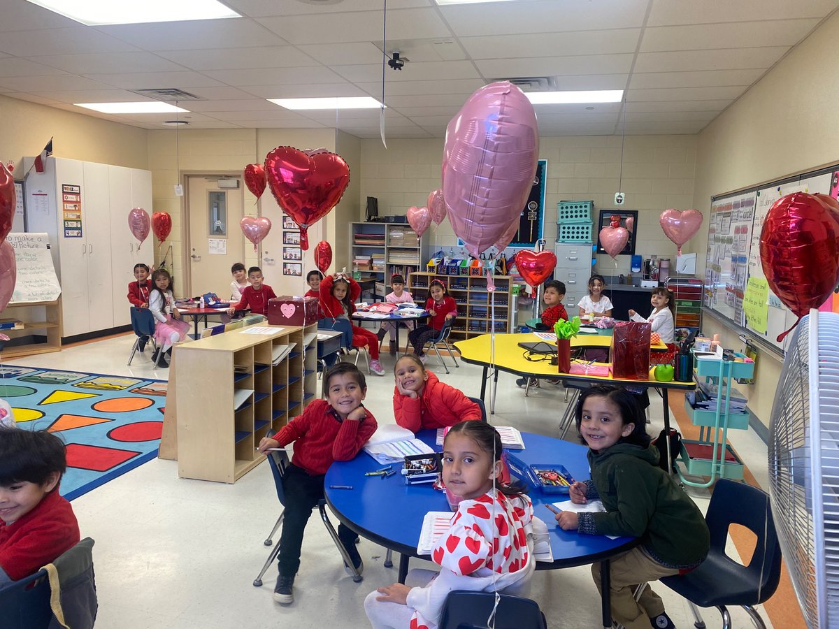 M Castillo (@mcastillo_pdns) on Twitter photo Celebrating Valentineโs Day with these sweethearts ๐ @PDN_Academy @lwaters_PDN <a href="/MSmith_PDNFAA/">Melissa Smith</a> Celebrating Valentineโs Day with these sweethearts ๐ @PDN_Academy @lwaters_PDN <a href="/MSmith_PDNFAA/">Melissa Smith</a>
