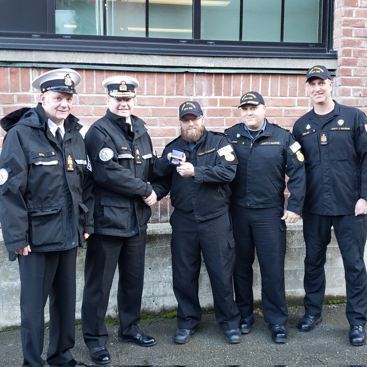 RCNintheUSN's tweet image. A big shout out from the CFP Fleet Chief and I to MS Jeff Horan in @hmcscalgary ....our #CANFLTPAC  Sailor of the Quarter.  BZ and thank-you for being a leader among your peers.