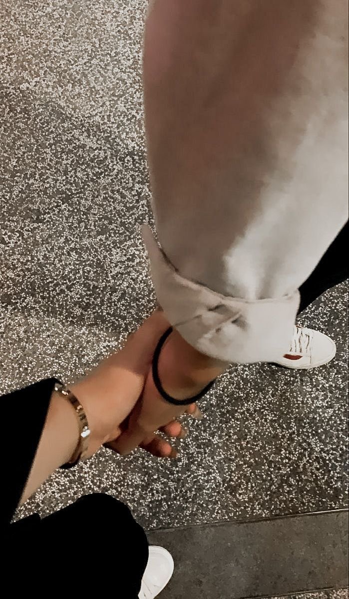 obrigada por cada momento de felicidade e por todos os momentos que pudemos ajudar um ao outro. ser sua é e sempre vai ser a melhor escolha da minha vida, o melhor acaso, eu te amo com cada parte de mim. feliz dois meses e happy valentines meu único amor <a href="/vtheII/">VICTOR</a>