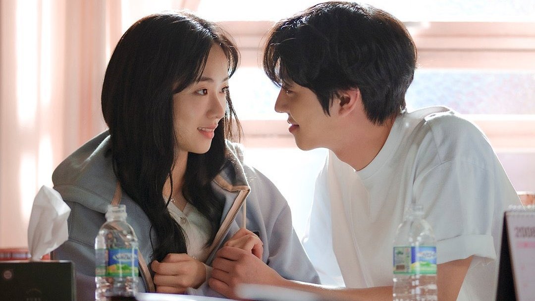 tha_yoon's tweet photo. De: Mim
Para: Ask The Stars, King The Land, A Time Called You e Doona

Conto com vocês pra serem uns dos melhores de 2023 https://t.co/Kxs7j7jcuY