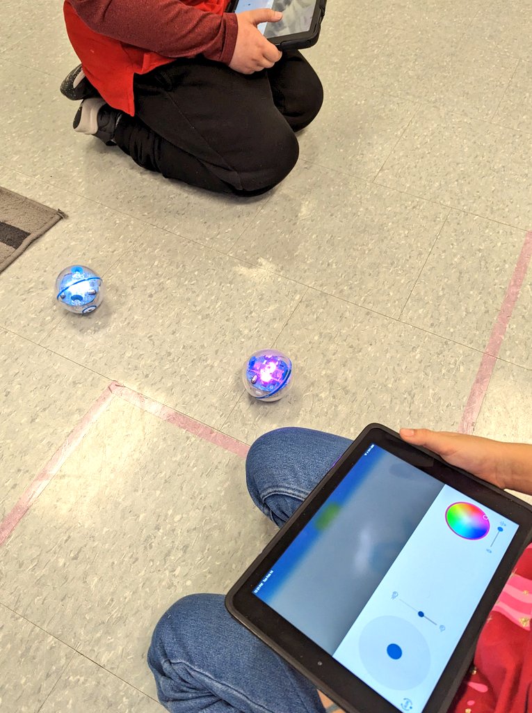 JRiversoCorreia's tweet image. We continued to explore @Sphero @SpheroEdu with our primary #codingclub @AngelaMericiDP ~ students were all about the lights today, wouldn't you agree @mllebrant ?? Lol
Stay tuned for our #artproject next week !!