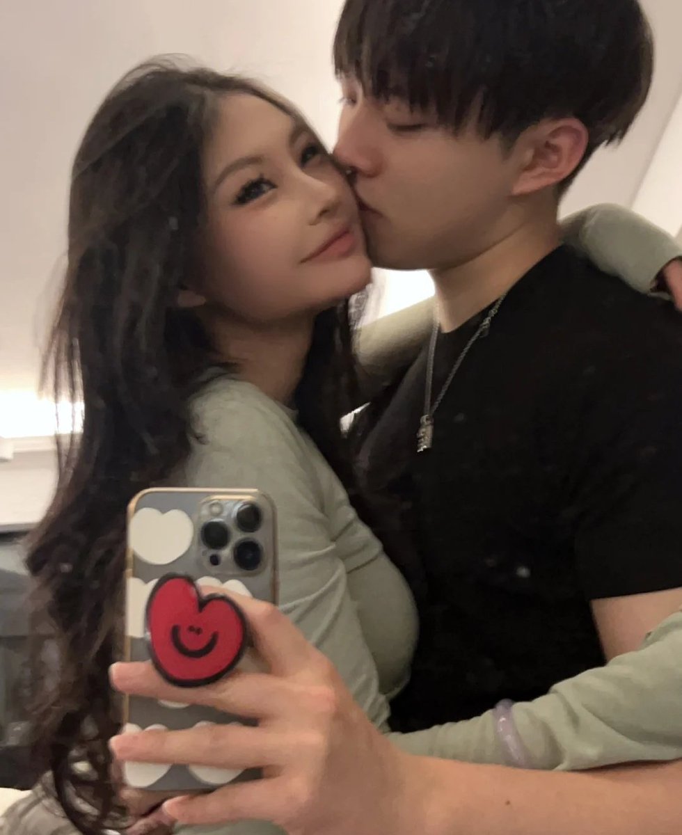 is2mymelo's tweet photo. valentine's day with my bae https://t.co/MERfLqGoys
