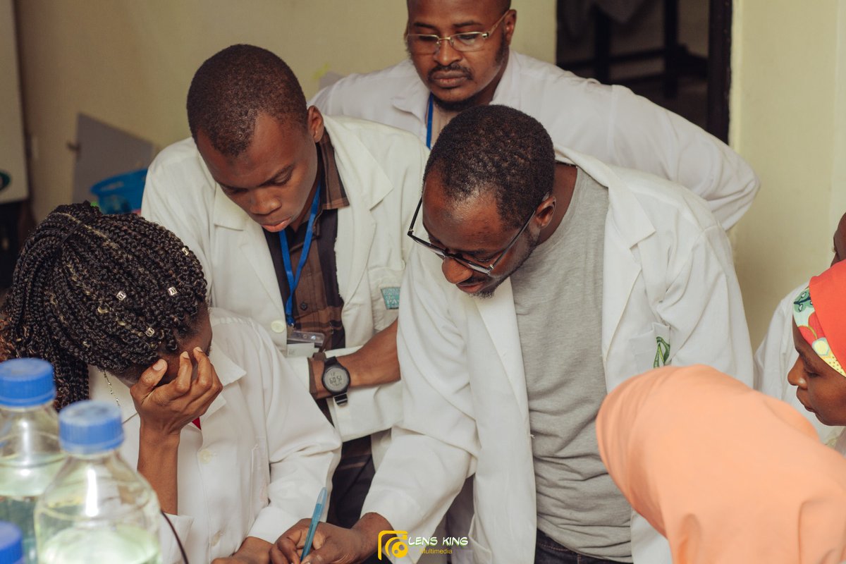 Dawoud Usman (@usman_dawoud) on Twitter photo Day2 of #BioRTC2023: We widen our microscopic aperture, go through objectives & touch down on fluorescence microscopy with Dr.Elena (<a href="/eremacham/">Elena Remacha</a>), Dr.Peran(<a href="/pez_hayes/">Pez Hayes</a>) & Dr.Bindawa(<a href="/MurtalaBindawa/">Murtala bindawa</a>). Today leaves us feeling excited & about to fluoresce! <a href="/czi/">Chan Zuckerberg Initiative</a> <a href="/WambianN/">WAMBIAN NETWORK</a> <a href="/mahmoudbukar/">Mahmoud Bukar Maina PhD FRSA</a> Day2 of #BioRTC2023: We widen our microscopic aperture, go through objectives & touch down on fluorescence microscopy with Dr.Elena (<a href="/eremacham/">Elena Remacha</a>), Dr.Peran(<a href="/pez_hayes/">Pez Hayes</a>) & Dr.Bindawa(<a href="/MurtalaBindawa/">Murtala bindawa</a>). Today leaves us feeling excited & about to fluoresce! <a href="/czi/">Chan Zuckerberg Initiative</a> <a href="/WambianN/">WAMBIAN NETWORK</a> <a href="/mahmoudbukar/">Mahmoud Bukar Maina PhD FRSA</a>
