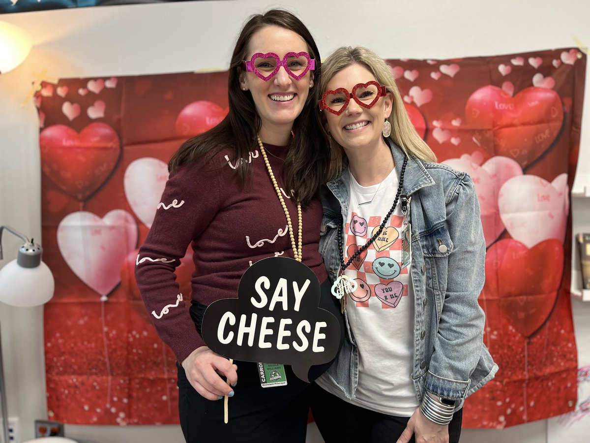 It’s SWEET to be a DRAGON 💚🖤 <a href="/Jack_D_Johnson/">Jack D. Johnson</a>  <a href="/NWilliamsEDU/">Nicole Williams</a>  <a href="/MrHolladayJES/">Patrick Holladay</a>  #inspireexcellence #dragonproud