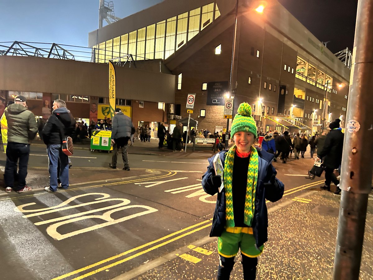 solgate's tweet photo. love coming to Carrow Rd with the little one! #NCFC https://t.co/t99JdZxGaT