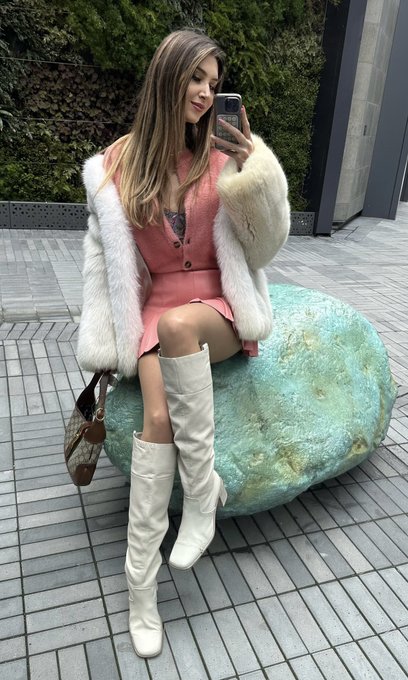 Happy Valentine&rsquo;s Day&hellip;  Don&rsquo;t forget to tell Me how much you love Me 💕 ✨ https://t.co/ATiYf2W22f