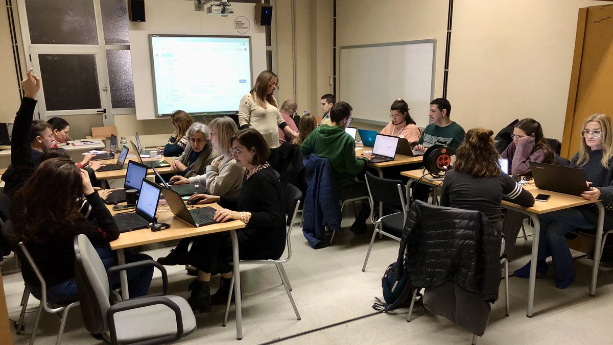 SE_elprat's tweet photo. 🚀 Engeguem amb la formació de competència digital docent del nivell A1 a càrrec de la Paula de l’@escolamdcprat.

💻 En aquesta primera sessió ens hem familiaritzat amb l’entorn Odissea i amb les eines de comunicació i de col•laboració corporatives bàsiques.
#DigComEdu #CDDA1 https://t.co/HGFiNF00Kg