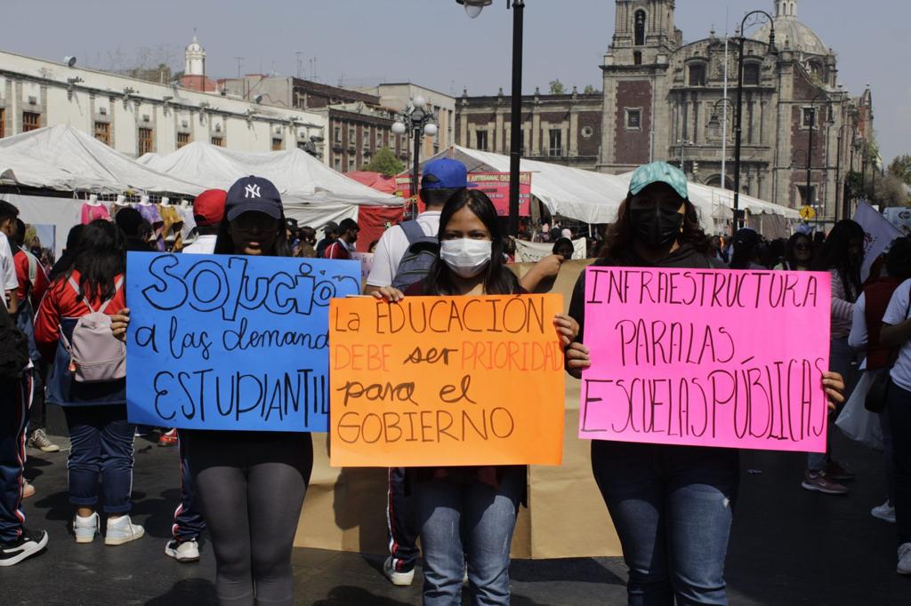 aStrangerMar's tweet photo. Exigimos acciones para tener una #EducaciónSinViolencia necesitamos poner atención en las vidas de los jóvenes estudiantes https://t.co/SrjoYcpUnV