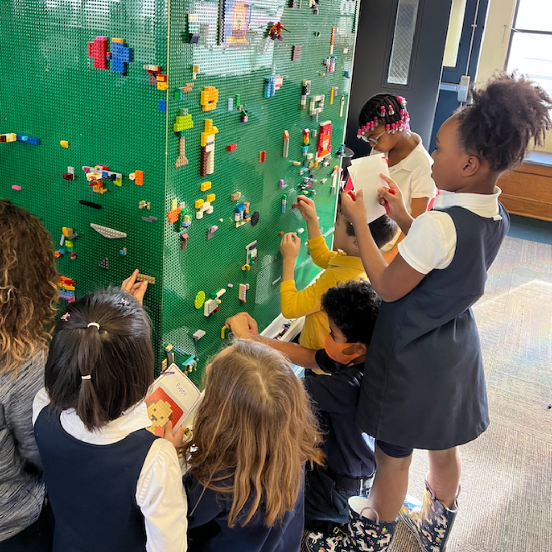 shady_side's tweet photo. #SSAJuniorSchool Educational Technology Collaborator Brittany Andy recently created a LEGO wall in the school's Wing Hall! Students are enjoying the wall by using their creativity to build freely, and teachers are incorporating the wall into classroom activities! https://t.co/bY9m5uMn1U