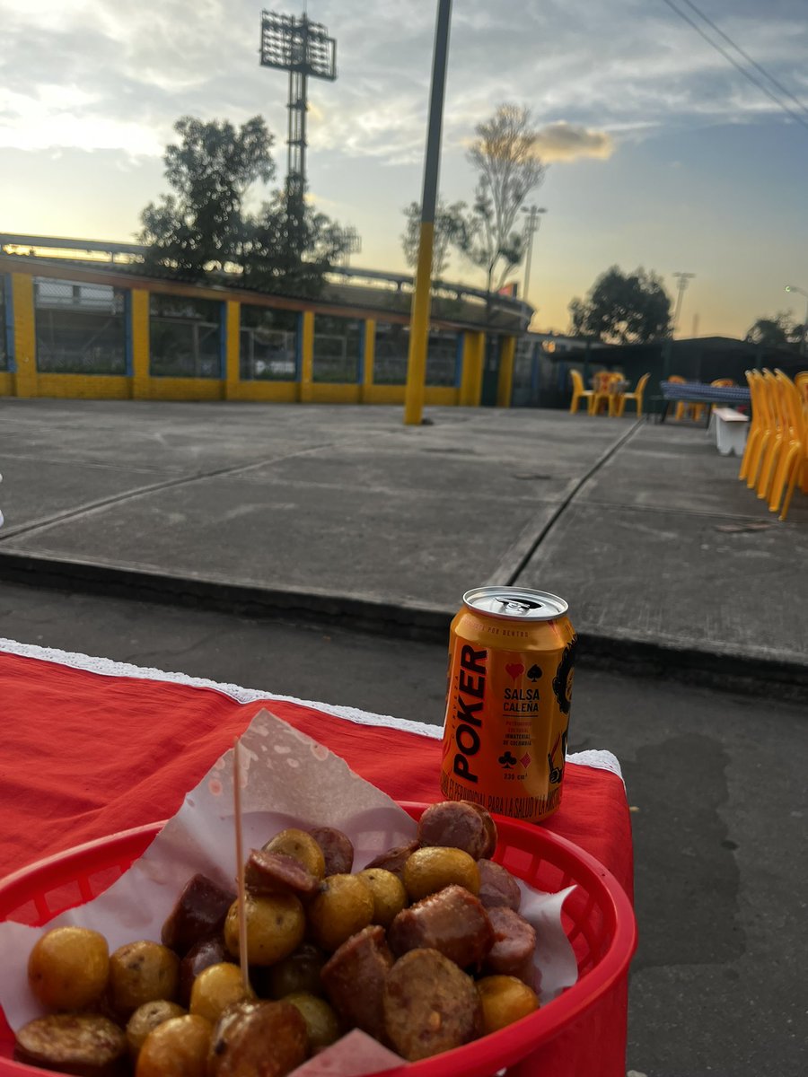 SANTAFERCHELA's tweet photo. La previa @SantaFe https://t.co/DReHFKqC7L