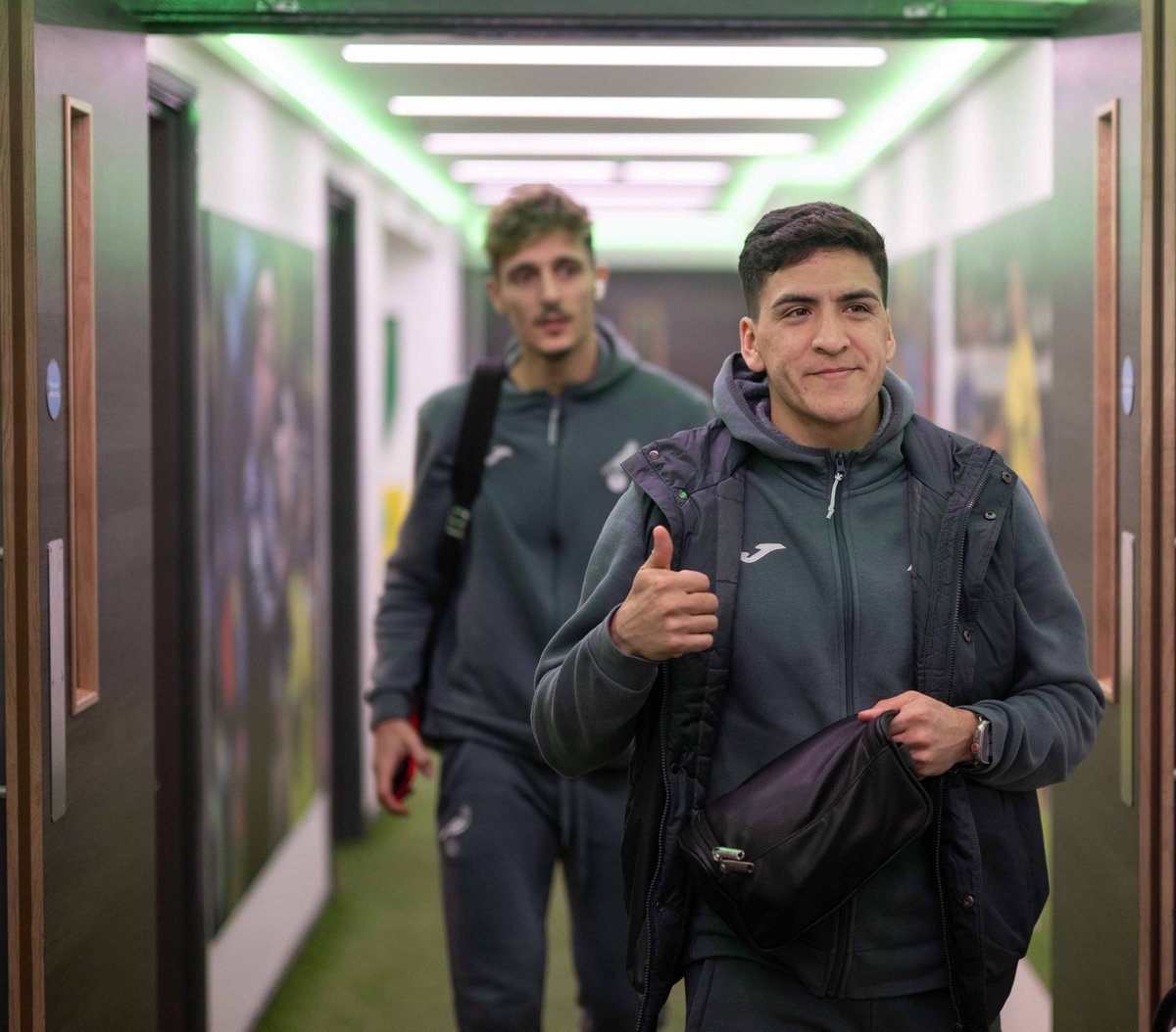 hiocariz's tweet photo. ⚽🏴 Una buena y una mala...
La buena: Ganó el Norwich City 🟡🟢
La mala: Marcelino vio los 90' desde el banco de suplentes. 🇨🇱
#GoCanaries
#VamosMarce https://t.co/ZPSM82m9bG
