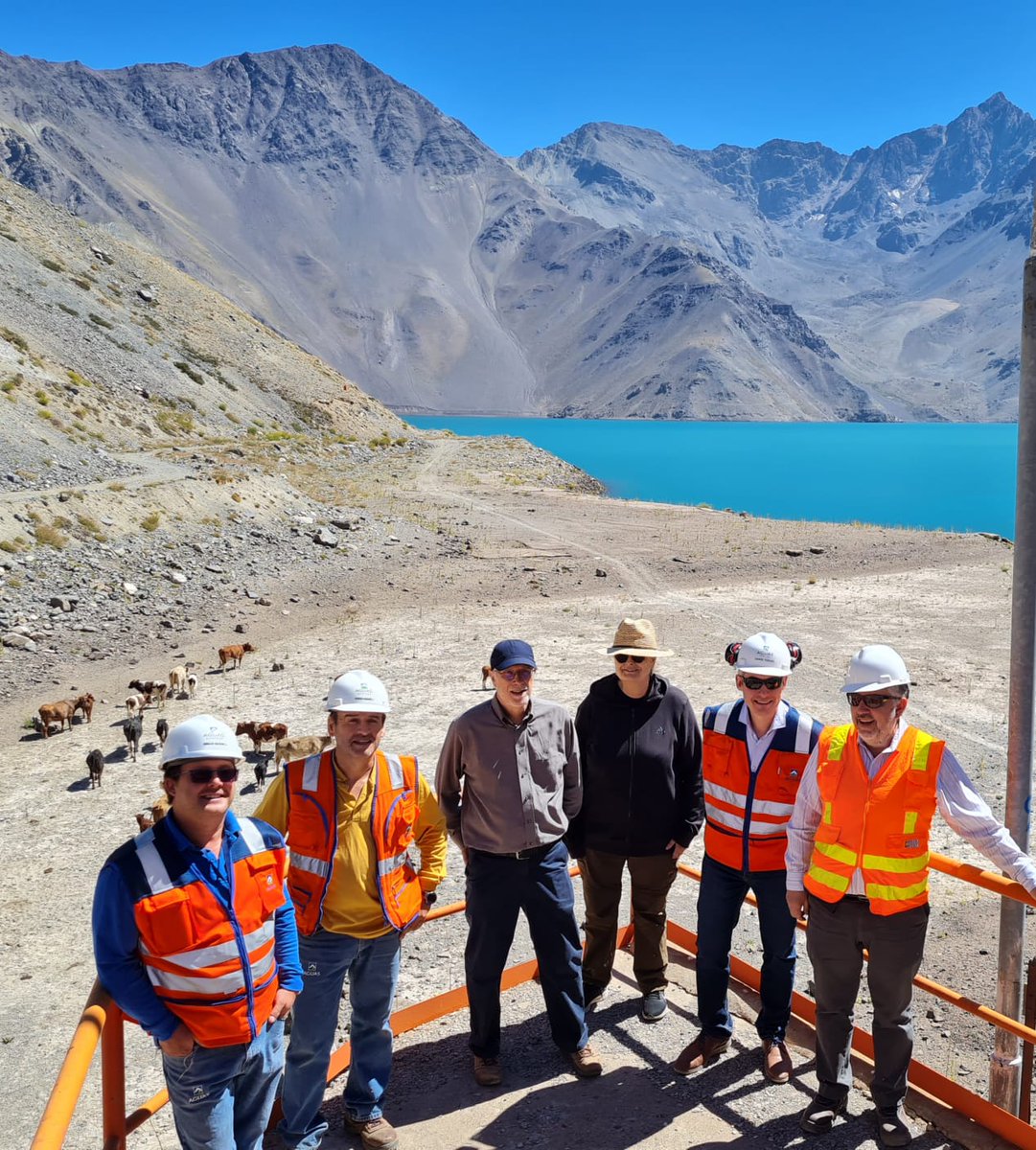 Acompañados por el equipo de <a href="/AguasAndinas/">Aguas Andinas</a>, hoy hemos visitado las instalaciones del embalse del Yeso y de otras reservas 🏔 que cada día garantizan el suministro de agua potable a los habitantes de la Región Metropolitana. 💧🚰