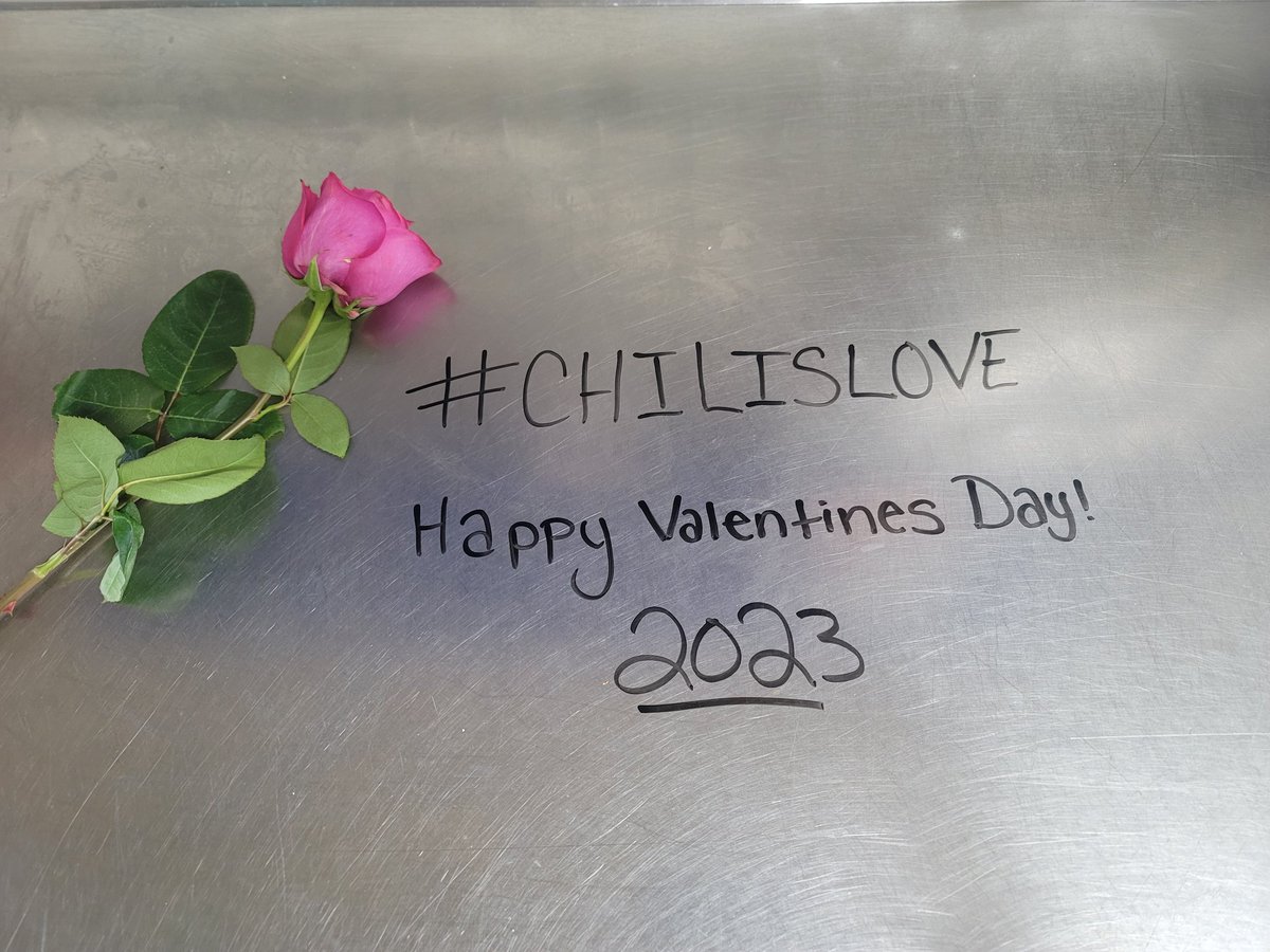 byefelicia929's tweet photo. Spreading the #chilislove to our guest! Without you there would be no chilis!!!!
#CGCLOVE #moorebetter @EugeneFunnyMan @amanda3mckinney https://t.co/w86CVbrsMe