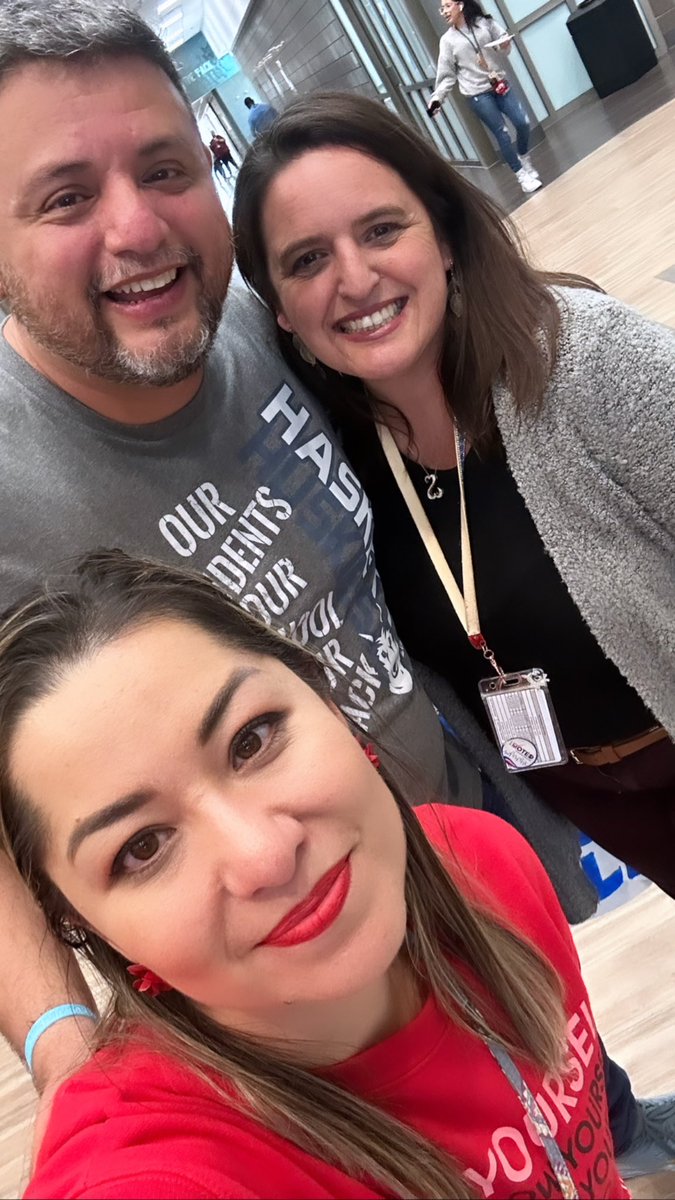 IrisMSanv's tweet photo. This was harder than the first time. 🥺We are extremely sad to lose him but I’m 100% sure he’s going where he’s needed the most. We will miss you terribly but I’m sure we will see you around 💙🤍🐾 @PrincipalPaz #WeAreHaskett #WeAreLiris @provost_liz https://t.co/ssKg7CEqa0