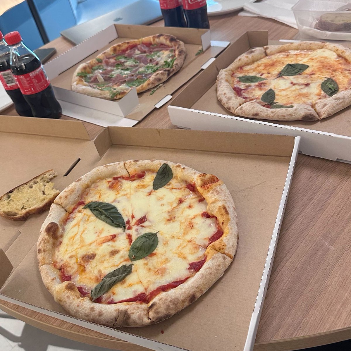 overdosestudio's tweet image. #superbowl __ Our Sydney squad kept these game faces on all day! 🏈

Came for the sports, stayed for the snacks?

-

#sharedlunch #team