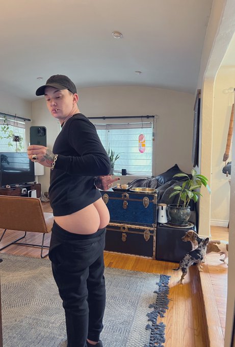 Happy Vday y&rsquo;all 💘 https://t.co/JgvRh9twmR<a href="/tag/tgif"class="tags"><span>#tgif</span></a>