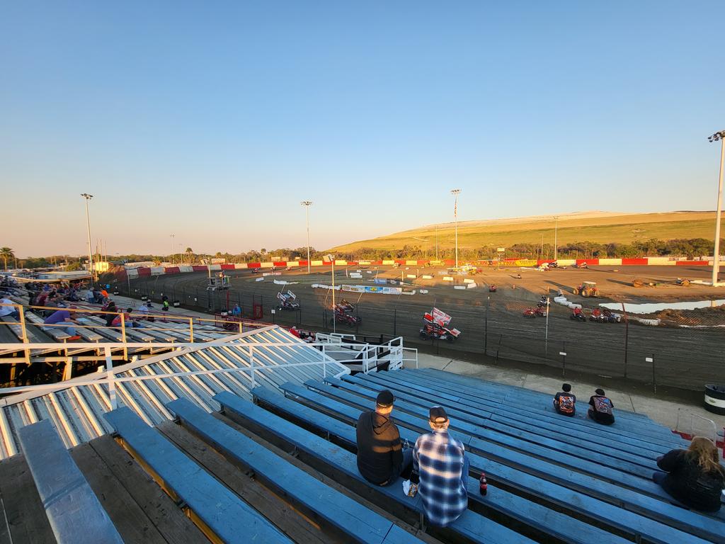 Sprint cars on a tues on valentine's day.....why the fuck not!
<a href="/ASCoC/">Amiyah Scocca</a> <a href="/eastbayracepark/">East Bay Raceway</a>
