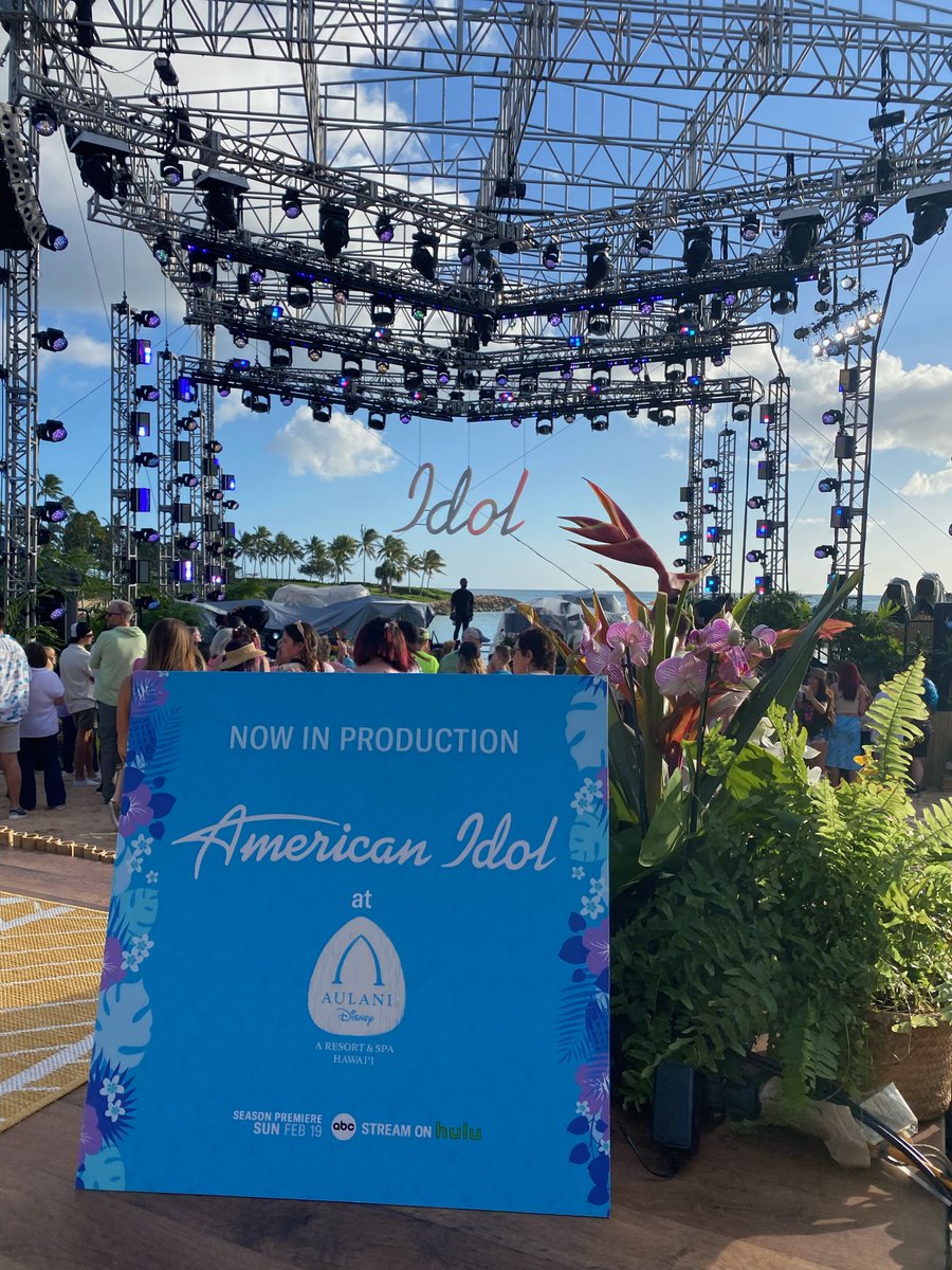We 💙 @DisneyAulani and all our friends in Hawaii! Don’t miss the new season of IDOL starting on SUNDAY!