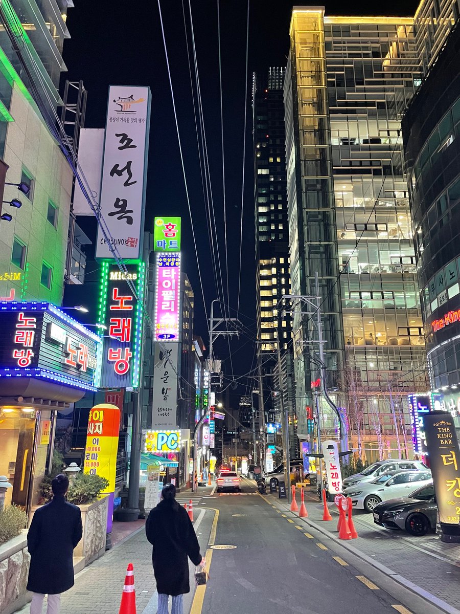 Great to be back in Seoul. Looking forward to seeing all my business partners and friends, but most importantly, to watch the @T1LoL & @GenG match live at LoL Park.