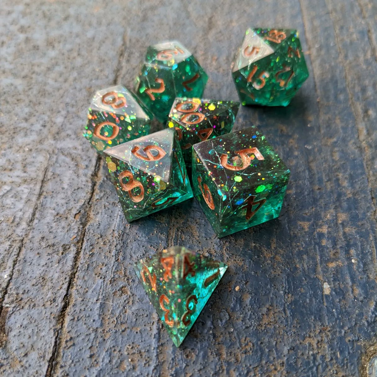 Don't think I have a name for this set, but I really like how it turned out!
#dice #handmadedice #dicemaker