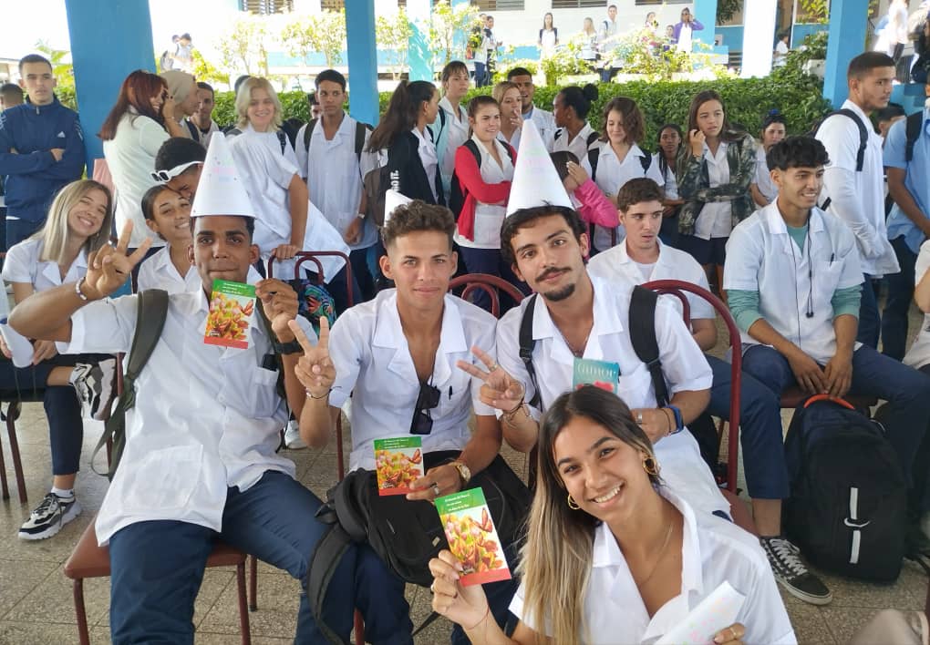 VargasCarnot's tweet photo. #UCMM...Sin dejar las actividades docentes los estudiantes celebraron el día del amor y la amistad
@rector_ucmm @dr_semper @UCM_Matanzas https://t.co/jKKTDZffYb